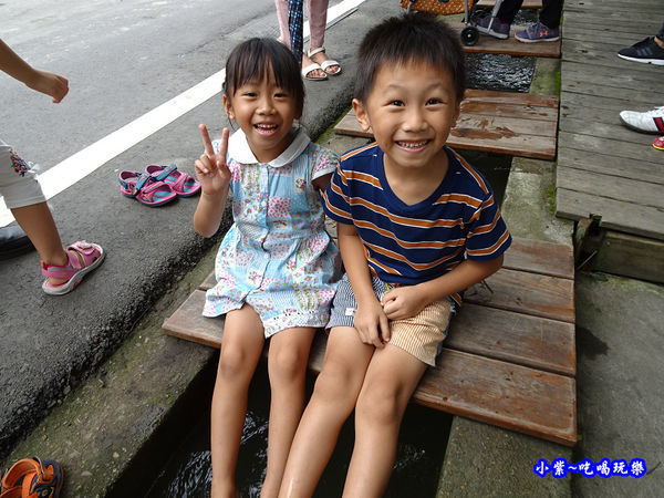 棗莊馬路旁水溝  (1).jpg