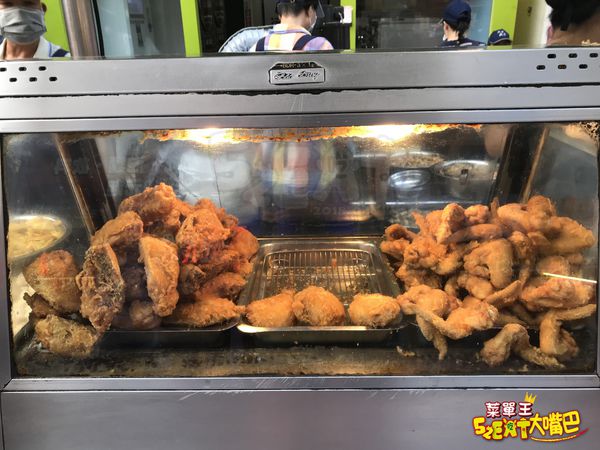 台中大甲美食炸雞》 豐揚炸料担菜單價位大公開！在地人才知的酥香脆美味炸雞~推薦雞塊、雞腿、雞翅。