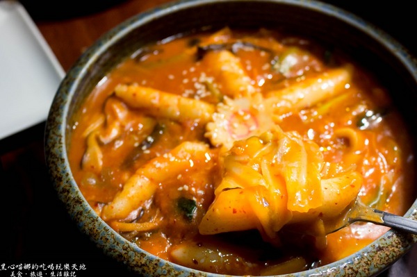 南大門：高雄楠梓︱台糖量販楠梓店 - 南大門韓式料理　不點熱門八色烤肉，雙人鐵板豬五花也超好吃❤