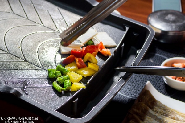 南大門：高雄楠梓︱台糖量販楠梓店 - 南大門韓式料理　不點熱門八色烤肉，雙人鐵板豬五花也超好吃❤