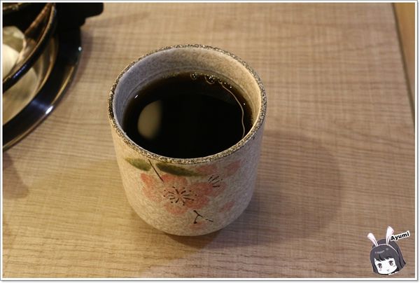 日月鎊品火鍋：[食記]►台南安平區◄日月鎊品火鍋－每日堅持以耗時費工的方式熬煮湯頭，允諾絕不添加人工添加物