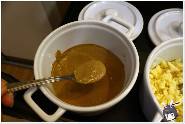 日月鎊品火鍋：[食記]►台南安平區◄日月鎊品火鍋－每日堅持以耗時費工的方式熬煮湯頭，允諾絕不添加人工添加物