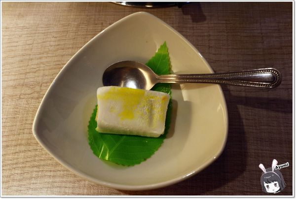 日月鎊品火鍋：[食記]►台南安平區◄日月鎊品火鍋－每日堅持以耗時費工的方式熬煮湯頭，允諾絕不添加人工添加物