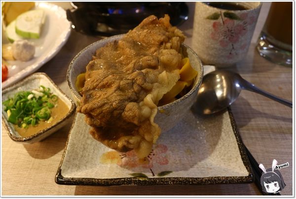 日月鎊品火鍋：[食記]►台南安平區◄日月鎊品火鍋－每日堅持以耗時費工的方式熬煮湯頭，允諾絕不添加人工添加物