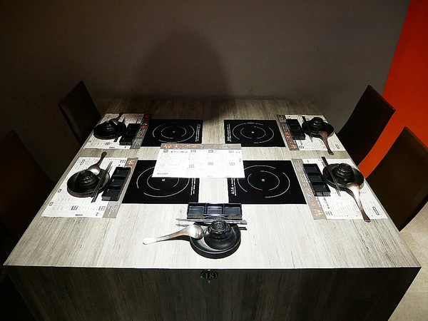 嗑肉石鍋(嗑肉石鍋(昌平店))：嗑肉石鍋昌平店-台中北屯高CP海陸火鍋  選擇多樣  食材新鮮  最霸氣的海陸一上桌驚艷全場