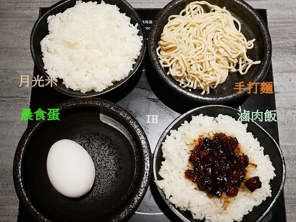 嗑肉石鍋(嗑肉石鍋(昌平店))：嗑肉石鍋昌平店-台中北屯高CP海陸火鍋  選擇多樣  食材新鮮  最霸氣的海陸一上桌驚艷全場