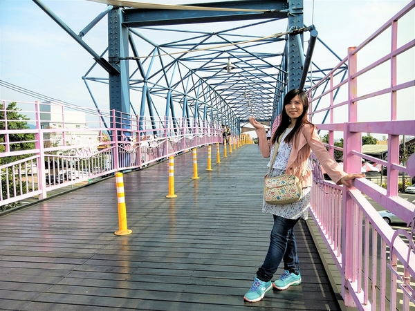 潭雅神綠園道:【台中潭雅景點】潭雅神綠園道~自行車專用道S彎道4K+900 波浪道5K+100處擁有不同視野