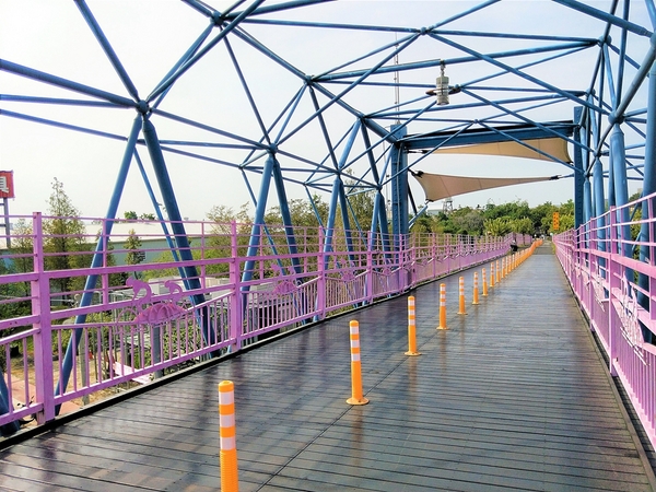 潭雅神綠園道:【台中潭雅景點】潭雅神綠園道~自行車專用道S彎道4K+900 波浪道5K+100處擁有不同視野