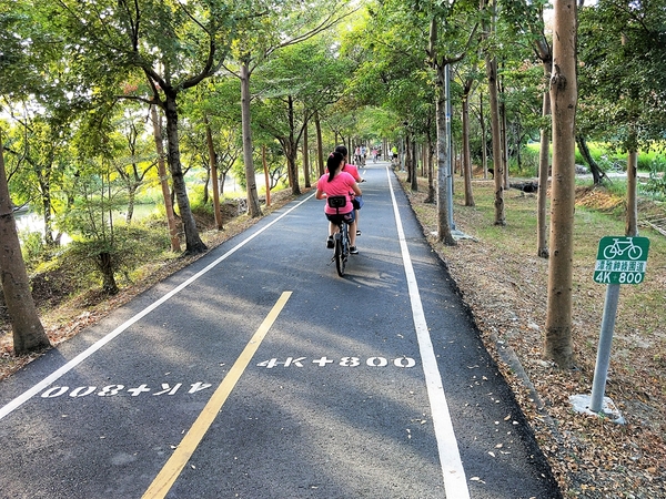 潭雅神綠園道:【台中潭雅景點】潭雅神綠園道~自行車專用道S彎道4K+900 波浪道5K+100處擁有不同視野