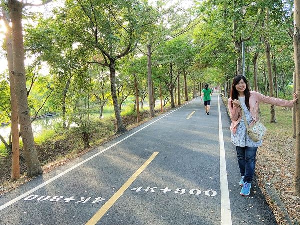 潭雅神綠園道:【台中潭雅景點】潭雅神綠園道~自行車專用道S彎道4K+900 波浪道5K+100處擁有不同視野