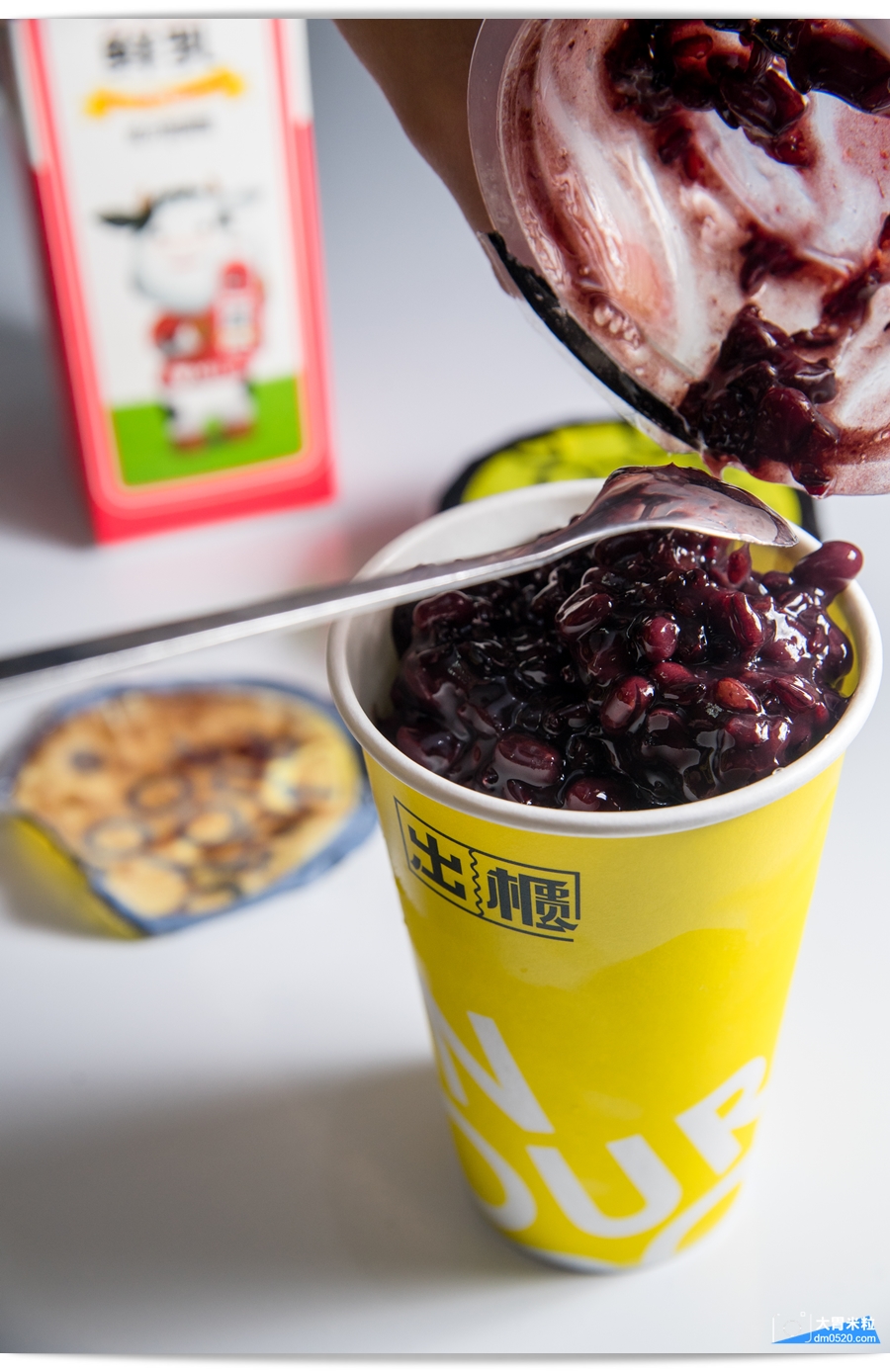 台中人氣黃金飲品,南台灣也能喝到囉,Open Your Door出櫃屏東潮州店,招牌黃金蕎麥拿鐵,加料必點三寶,紅荳子鮮奶,滿料實在 - 大胃米粒 DAVID & MILLY