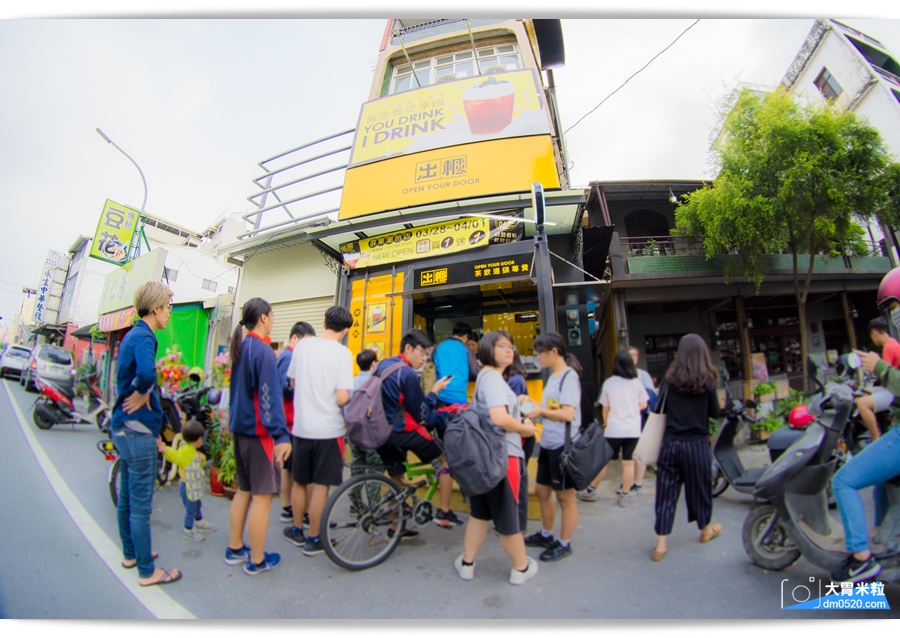 台中人氣黃金飲品,南台灣也能喝到囉,Open Your Door出櫃屏東潮州店,招牌黃金蕎麥拿鐵,加料必點三寶,紅荳子鮮奶,滿料實在 - 大胃米粒 DAVID & MILLY