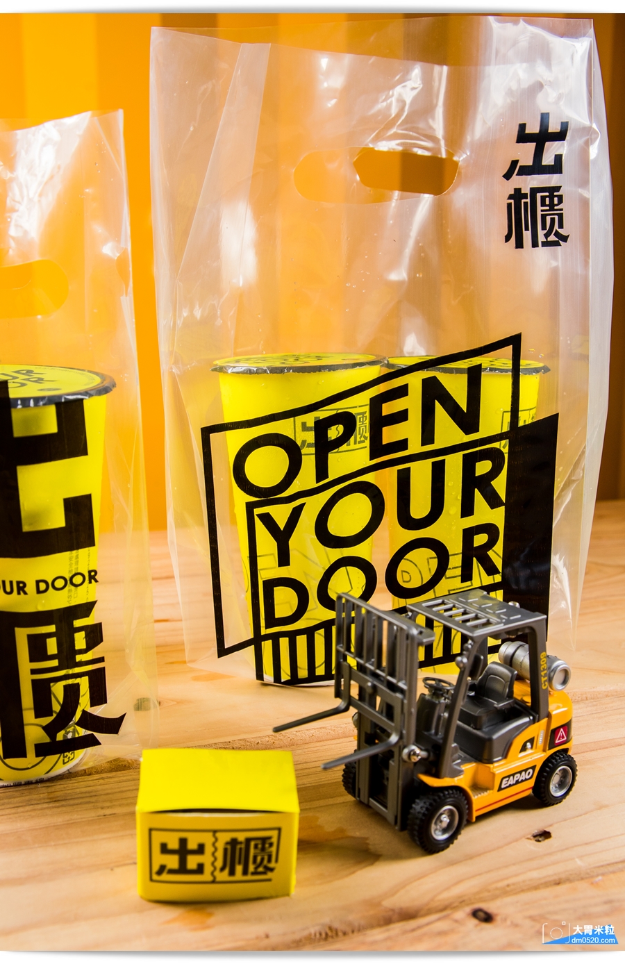 台中人氣黃金飲品,南台灣也能喝到囉,Open Your Door出櫃屏東潮州店,招牌黃金蕎麥拿鐵,加料必點三寶,紅荳子鮮奶,滿料實在 - 大胃米粒 DAVID & MILLY