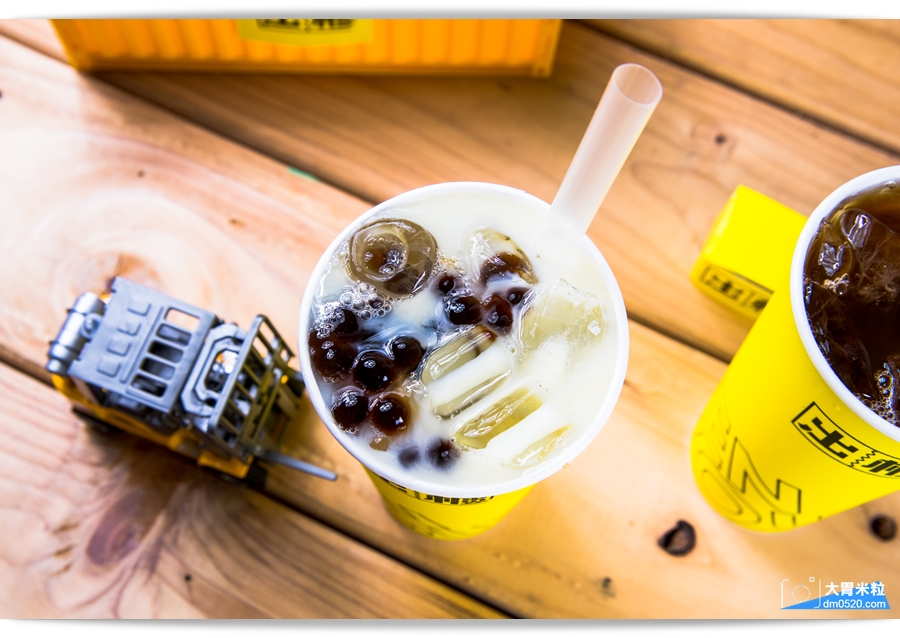 台中人氣黃金飲品,南台灣也能喝到囉,Open Your Door出櫃屏東潮州店,招牌黃金蕎麥拿鐵,加料必點三寶,紅荳子鮮奶,滿料實在 - 大胃米粒 DAVID & MILLY