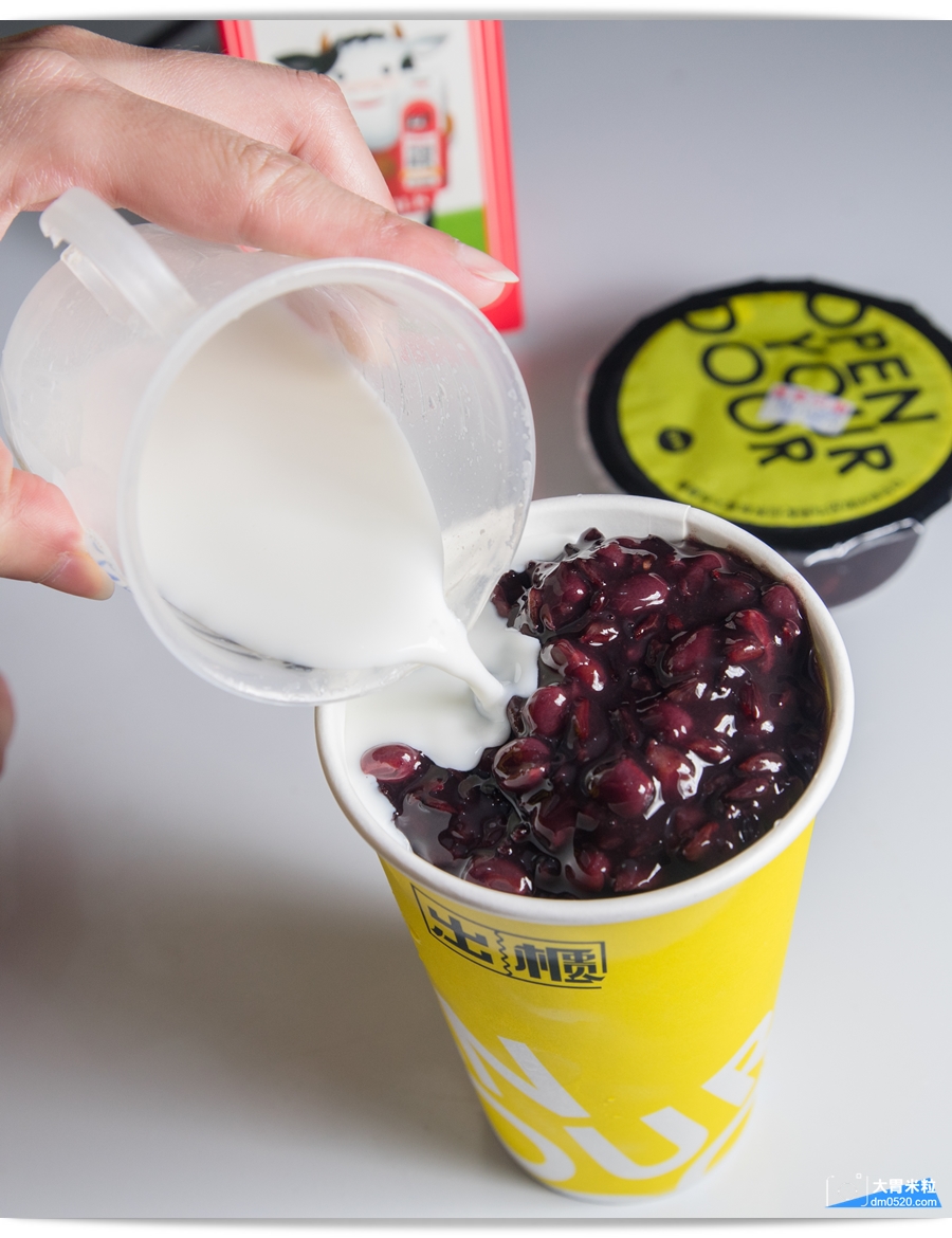 台中人氣黃金飲品,南台灣也能喝到囉,Open Your Door出櫃屏東潮州店,招牌黃金蕎麥拿鐵,加料必點三寶,紅荳子鮮奶,滿料實在 - 大胃米粒 DAVID & MILLY