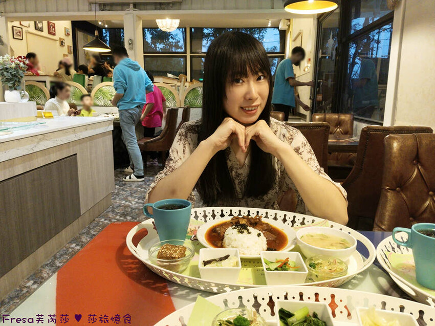 嘉義縣中埔鄉嘉義飯店【詩情夢幻城堡】飛行吧！溜滑梯房＋兒童跑車免費盡情玩.煙火晚會＋魔術表演＋仙女棒＋爆米花超嗨