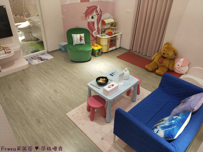 嘉義縣中埔鄉嘉義飯店【詩情夢幻城堡】飛行吧！溜滑梯房＋兒童跑車免費盡情玩.煙火晚會＋魔術表演＋仙女棒＋爆米花超嗨