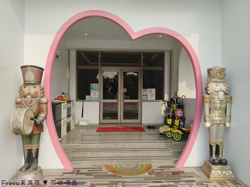 嘉義縣中埔鄉嘉義飯店【詩情夢幻城堡】飛行吧！溜滑梯房＋兒童跑車免費盡情玩.煙火晚會＋魔術表演＋仙女棒＋爆米花超嗨