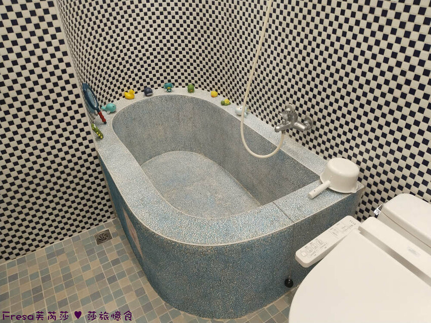 嘉義縣中埔鄉嘉義飯店【詩情夢幻城堡】飛行吧！溜滑梯房＋兒童跑車免費盡情玩.煙火晚會＋魔術表演＋仙女棒＋爆米花超嗨