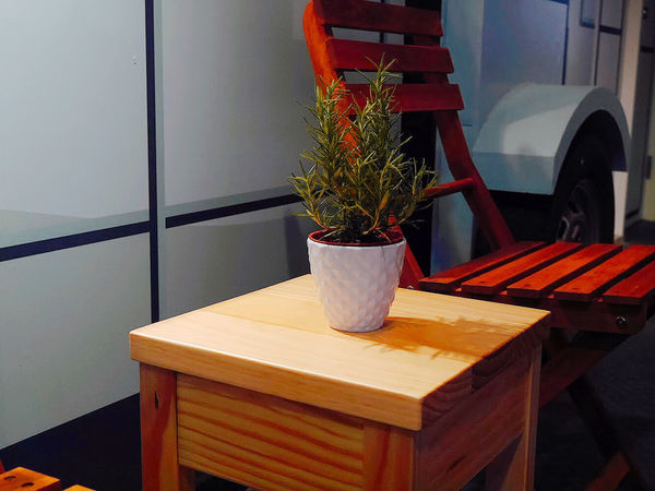 『台北』西門約會逛街手拿美食。Waffle bus 鬆餅巴士。西門町雞蛋仔甜點