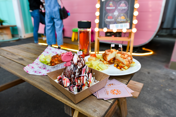 I Felice Uno貨櫃聚落：台中西屯區美食-UNO市集粉色貨櫃屋，少女心噴發之繽紛冰淇淋，讓人彷彿置身在迪士尼！