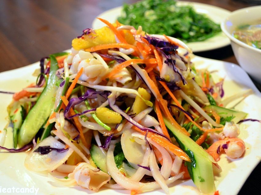 恆春美食_阿嘉耕逃小翠越南美食│超級大份量!月亮蝦餅有如蛋糕一樣厚! - 愛伊特candy的分享樂園