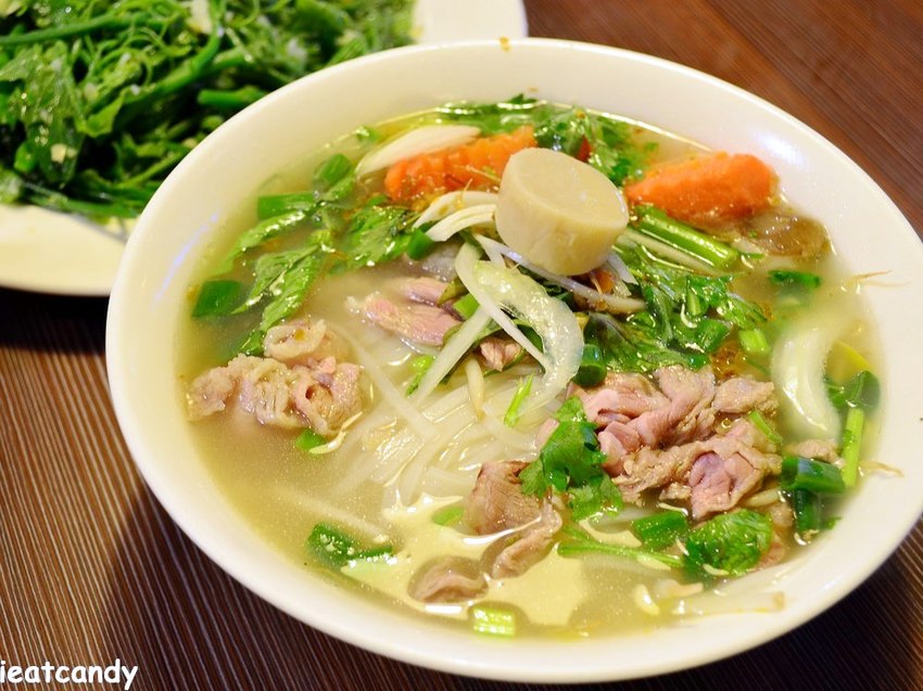 恆春美食_阿嘉耕逃小翠越南美食│超級大份量!月亮蝦餅有如蛋糕一樣厚! - 愛伊特candy的分享樂園