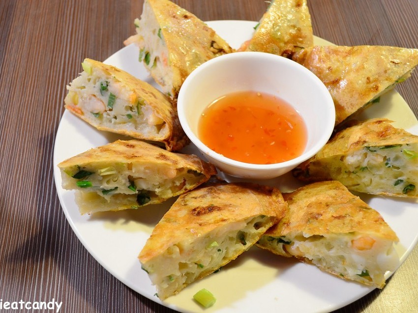 恆春美食_阿嘉耕逃小翠越南美食│超級大份量!月亮蝦餅有如蛋糕一樣厚! - 愛伊特candy的分享樂園