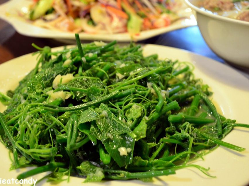 恆春美食_阿嘉耕逃小翠越南美食│超級大份量!月亮蝦餅有如蛋糕一樣厚! - 愛伊特candy的分享樂園