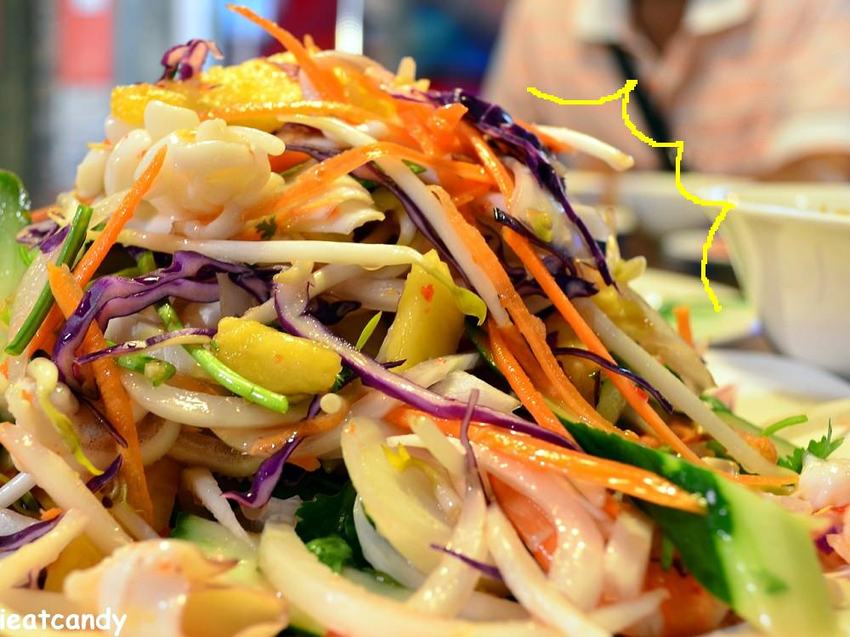 恆春美食_阿嘉耕逃小翠越南美食│超級大份量!月亮蝦餅有如蛋糕一樣厚! - 愛伊特candy的分享樂園