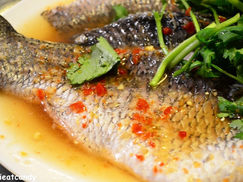 恆春美食_阿嘉耕逃小翠越南美食│超級大份量!月亮蝦餅有如蛋糕一樣厚! - 愛伊特candy的分享樂園