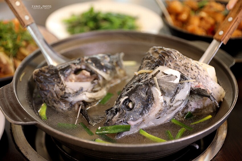 傳承第三代40年石門活魚多吃老店!草魚&烏鰡現撈現烹調|十一份活魚餐廳(桃園大溪美食)