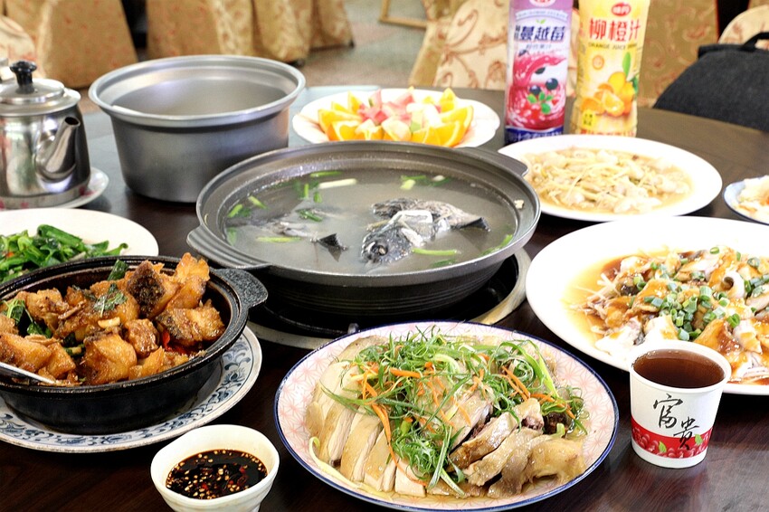 傳承第三代40年石門活魚多吃老店!草魚&烏鰡現撈現烹調|十一份活魚餐廳(桃園大溪美食)