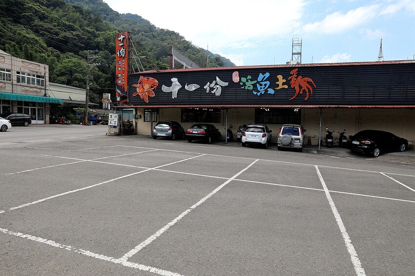 傳承第三代40年石門活魚多吃老店!草魚&烏鰡現撈現烹調|十一份活魚餐廳(桃園大溪美食)