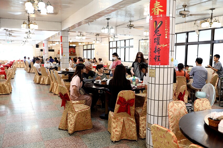 傳承第三代40年石門活魚多吃老店!草魚&烏鰡現撈現烹調|十一份活魚餐廳(桃園大溪美食)