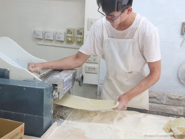 大和拉麵-東海店 大和製麵所：台中美食│大和拉麵-東海店 大和製麵所〃台中拉麵店推薦！拉麵自製，口感超Q彈，激推原味肉骨茶，肉量給的超大氣～