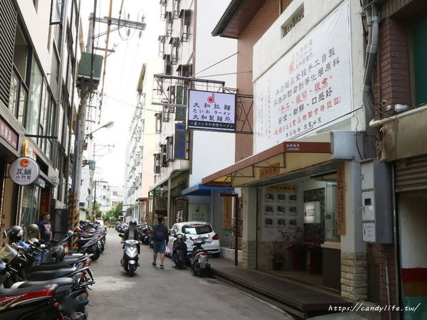 大和拉麵-東海店 大和製麵所：台中美食│大和拉麵-東海店 大和製麵所〃台中拉麵店推薦！拉麵自製，口感超Q彈，激推原味肉骨茶，肉量給的超大氣～