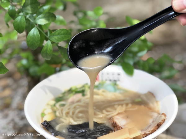 大和拉麵-東海店 大和製麵所：台中美食│大和拉麵-東海店 大和製麵所〃台中拉麵店推薦！拉麵自製，口感超Q彈，激推原味肉骨茶，肉量給的超大氣～