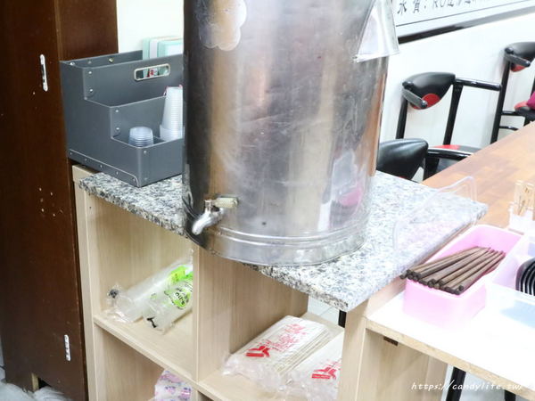 大和拉麵-東海店 大和製麵所：台中美食│大和拉麵-東海店 大和製麵所〃台中拉麵店推薦！拉麵自製，口感超Q彈，激推原味肉骨茶，肉量給的超大氣～