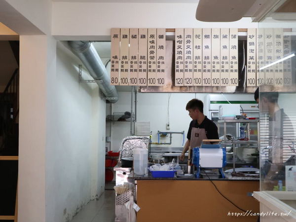 大和拉麵-東海店 大和製麵所：台中美食│大和拉麵-東海店 大和製麵所〃台中拉麵店推薦！拉麵自製，口感超Q彈，激推原味肉骨茶，肉量給的超大氣～