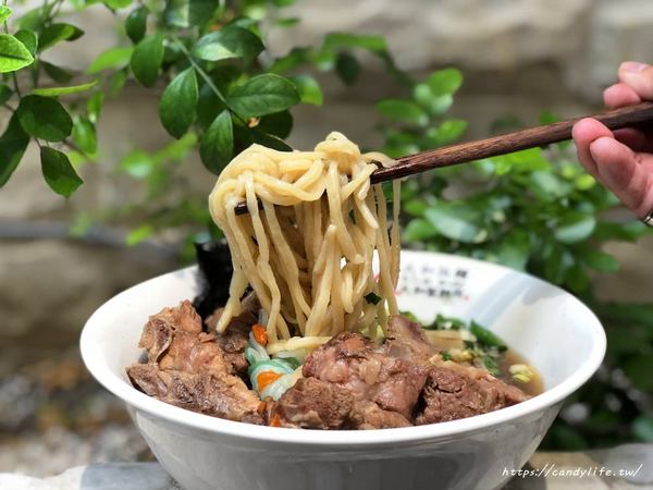 大和拉麵-東海店 大和製麵所：台中美食│大和拉麵-東海店 大和製麵所〃台中拉麵店推薦！拉麵自製，口感超Q彈，激推原味肉骨茶，肉量給的超大氣～