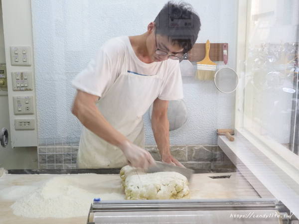 大和拉麵-東海店 大和製麵所：台中美食│大和拉麵-東海店 大和製麵所〃台中拉麵店推薦！拉麵自製，口感超Q彈，激推原味肉骨茶，肉量給的超大氣～