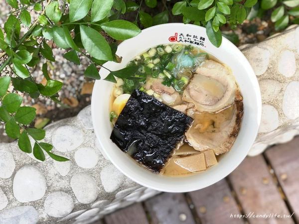 大和拉麵-東海店 大和製麵所：台中美食│大和拉麵-東海店 大和製麵所〃台中拉麵店推薦！拉麵自製，口感超Q彈，激推原味肉骨茶，肉量給的超大氣～