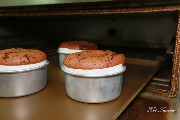 栗卡朵洋菓子工坊:【台南美食】惡魔般存在的特濃法式巧克力蛋糕!學甲區隱藏版的五星級甜點:栗卡朵洋菓子工坊