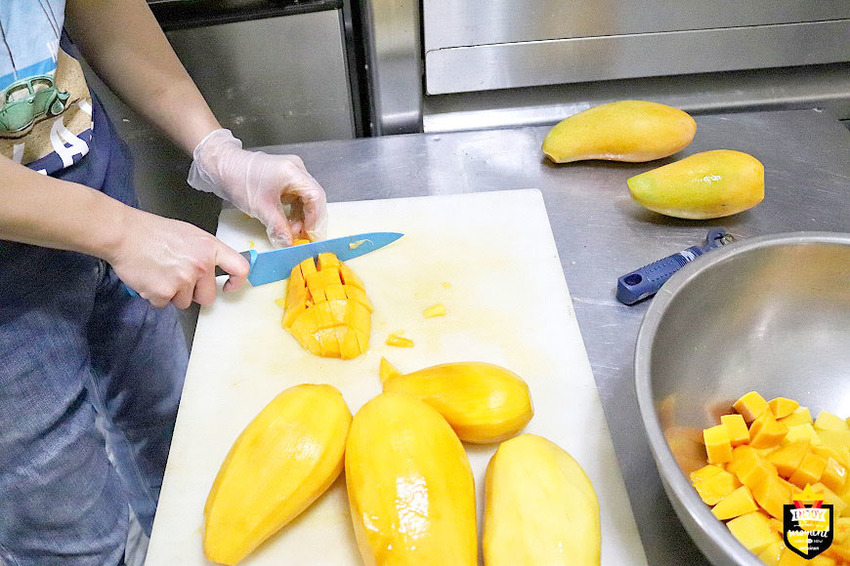 台南甜點店／宅配滿千免運費／芒果季限定商品限量供應／用料實在裝好裝滿不手軟／五星級飯店主廚創業／嚴選頂級原物料無化學添加／無招牌一週只開3天