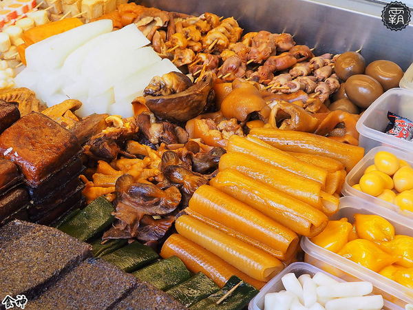 食神滷味 台中靜宜店：食神滷味全新二代店，紅黑時尚裝潢，新增蔬果老火湯清爽新口味~