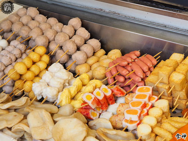 食神滷味 台中靜宜店：食神滷味全新二代店，紅黑時尚裝潢，新增蔬果老火湯清爽新口味~