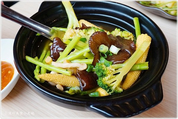 食神滷味 台中靜宜店：台中沙鹿』食神滷味靜宜店║食神到！銅板小吃、宵夜新選擇！獨家麻辣燙，多項食材，不同的香辣快感～