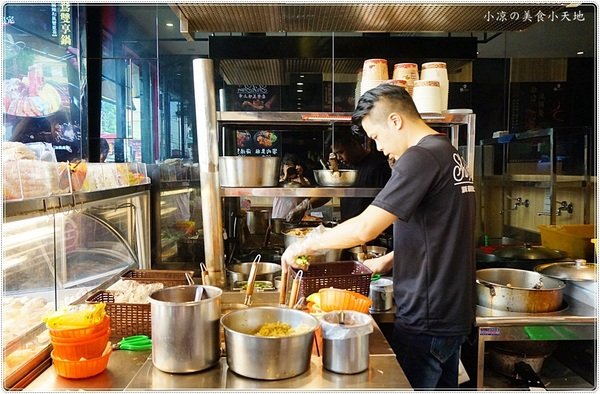 食神滷味 台中靜宜店：台中沙鹿』食神滷味靜宜店║食神到！銅板小吃、宵夜新選擇！獨家麻辣燙，多項食材，不同的香辣快感～