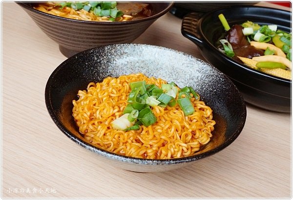 食神滷味 台中靜宜店：台中沙鹿』食神滷味靜宜店║食神到！銅板小吃、宵夜新選擇！獨家麻辣燙，多項食材，不同的香辣快感～